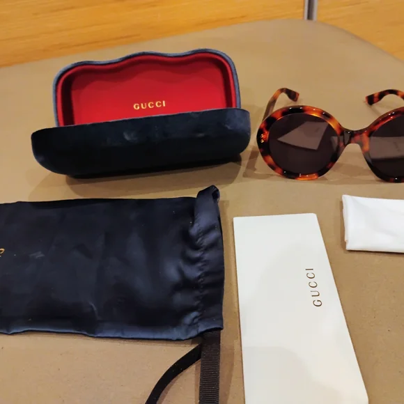 Gucci Tortoiseshell Sunglasses with Case - Picture 1 of 6